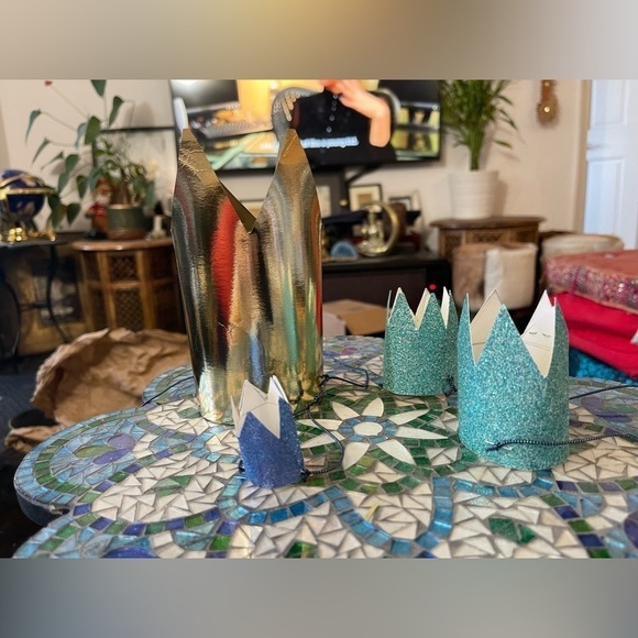 Handmade party crown hat versions sizes can be made for 4 now, more can be made - Picture 4 of 4